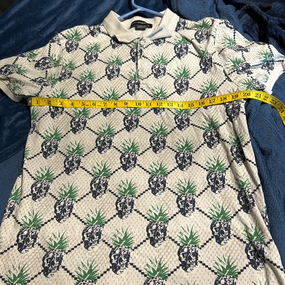 Eleven Paris men’s skull/pineapple collar shirt. Men’s L. Buttons at neck. Used - Picture 6 of 6